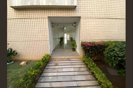 Apartamento para alugar com 145m², 4 quartos e 2 vagas Apartamento para alugar com 145m², 4 quartos e 2 vagasEntrada