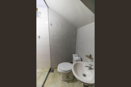 Casa de condomínio para alugar com 100m², 4 quartos e 1 vaga Casa de condomínio para alugar com 100m², 4 quartos e 1 vagaBanheiro de serviço
