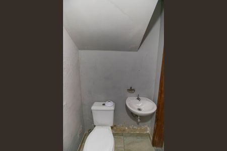 Casa de condomínio para alugar com 100m², 4 quartos e 1 vaga Casa de condomínio para alugar com 100m², 4 quartos e 1 vagaBanheiro de serviço