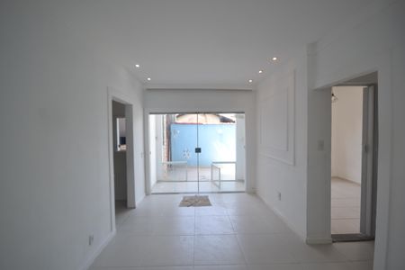 Sala de casa para alugar com 2 quartos, 75m² em Cabral, Nilópolis