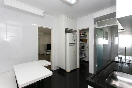 Apartamento à venda com 123m², 3 quartos e 2 vagas Apartamento à venda com 123m², 3 quartos e 2 vagasCozinha