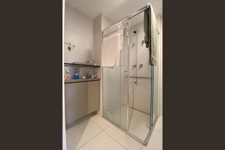 Banheiro de kitnet/studio à venda com 1 quarto, 34m² em Indianópolis, São Paulo