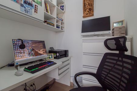 Apartamento à venda com 70m², 2 quartos e 1 vagaEscritório