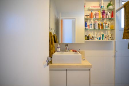 Apartamento à venda com 96m², 2 quartos e 2 vagasBanheiro da Suíte