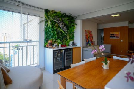 Apartamento à venda com 96m², 2 quartos e 2 vagasVaranda