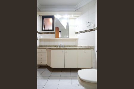 Apartamento à venda com 205m², 4 quartos e 3 vagasBanheiro da suíte 1