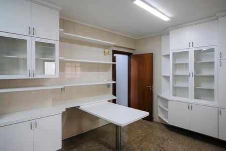 Apartamento à venda com 205m², 4 quartos e 3 vagasCozinha