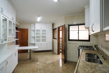 Apartamento à venda com 205m², 4 quartos e 3 vagasCozinha