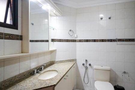 Apartamento à venda com 205m², 4 quartos e 3 vagasBanheiro da suíte 1