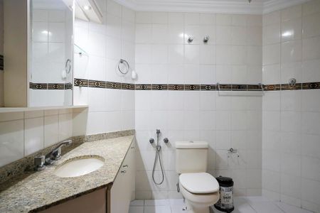 Apartamento à venda com 205m², 4 quartos e 3 vagasBanheiro da suíte 1