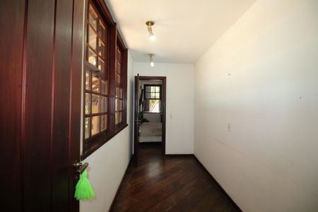 Casa de condomínio à venda com 724m², 4 quartos e 3 vagasCorredor