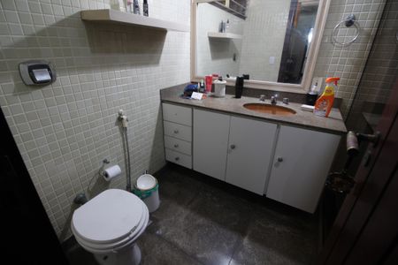 Casa de condomínio à venda com 724m², 4 quartos e 3 vagasBanheiro da Suíte