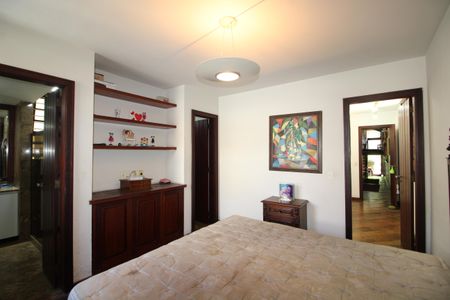 Casa de condomínio à venda com 724m², 4 quartos e 3 vagasSuíte 2