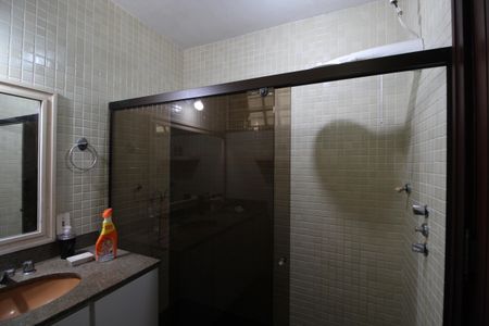 Casa de condomínio à venda com 724m², 4 quartos e 3 vagasBanheiro da Suíte