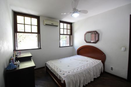 Casa de condomínio à venda com 724m², 4 quartos e 3 vagasQuarto 2