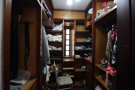 Casa de condomínio à venda com 724m², 4 quartos e 3 vagasCloset da suíte 2