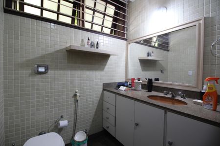 Casa de condomínio à venda com 724m², 4 quartos e 3 vagasBanheiro da Suíte