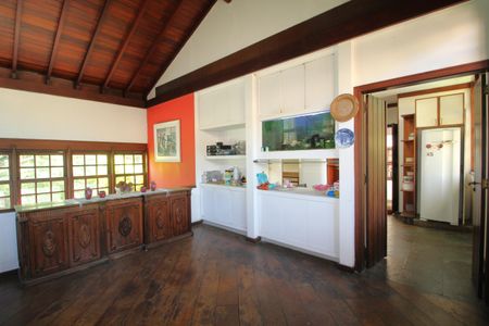 Casa de condomínio à venda com 724m², 4 quartos e 3 vagasSala