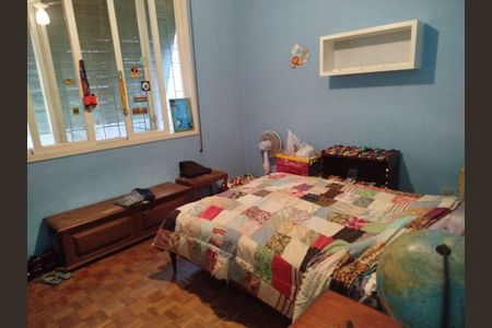 Casa à venda com 4 quartos, 252m² em Jardim Lindóia, Porto Alegre