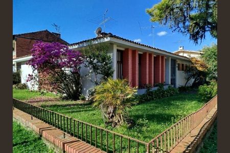 Casa à venda com 4 quartos, 252m² em Jardim Lindóia, Porto Alegre
