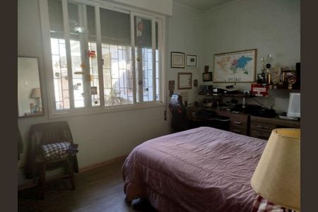 Casa à venda com 4 quartos, 252m² em Jardim Lindóia, Porto Alegre