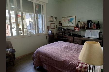 Casa à venda com 4 quartos, 252m² em Jardim Lindóia, Porto Alegre