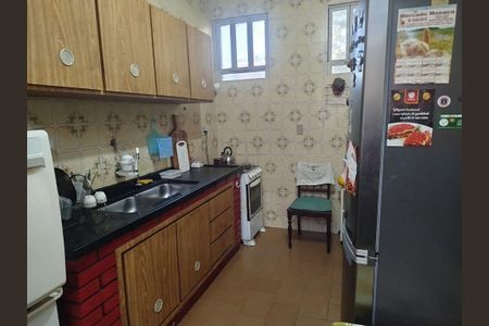 Casa à venda com 4 quartos, 252m² em Jardim Lindóia, Porto Alegre