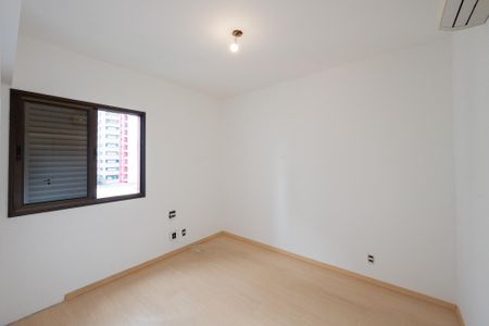 Apartamento à venda com 95m², 3 quartos e 2 vagasQuarto 2