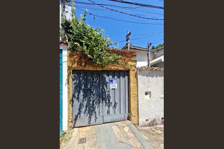 Casa à venda com 843m², 3 quartos e 2 vagas Casa à venda com 843m², 3 quartos e 2 vagasFachada