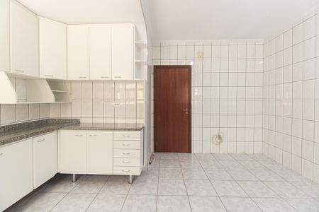 Casa para alugar com 200m², 4 quartos e 2 vagasCozinha