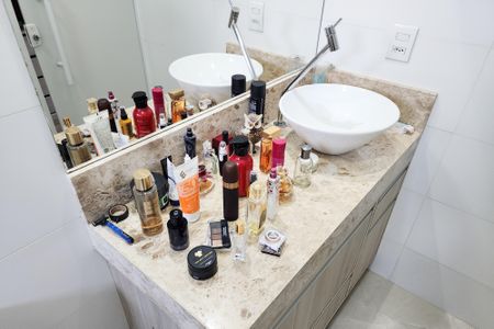 Casa à venda com 311m², 2 quartos e 2 vagas Casa à venda com 311m², 2 quartos e 2 vagasBanheiro Social