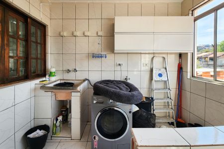 Casa à venda com 311m², 2 quartos e 2 vagas Casa à venda com 311m², 2 quartos e 2 vagasÁrea de Serviço