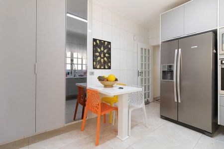 Casa à venda com 156m², 4 quartos e 4 vagasCozinha