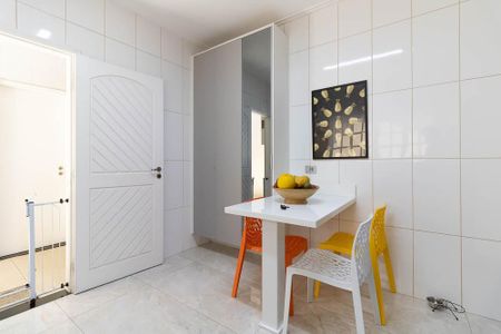 Casa à venda com 156m², 4 quartos e 4 vagasCozinha