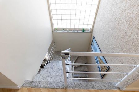 Casa à venda com 156m², 4 quartos e 4 vagasEscada