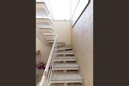 Casa à venda com 156m², 4 quartos e 4 vagasEscada