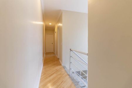 Casa à venda com 156m², 4 quartos e 4 vagasCorredor