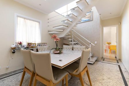 Casa à venda com 156m², 4 quartos e 4 vagasSala