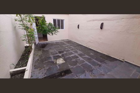 Casa à venda com 80m², 2 quartos e 1 vaga Casa à venda com 80m², 2 quartos e 1 vagaQuintal