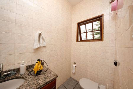 Casa à venda com 200m², 4 quartos e 3 vagas Casa à venda com 200m², 4 quartos e 3 vagasLavabo