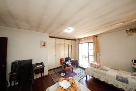 Casa à venda com 200m², 4 quartos e 3 vagas Casa à venda com 200m², 4 quartos e 3 vagasSuíte