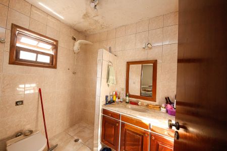 Casa à venda com 200m², 4 quartos e 3 vagas Casa à venda com 200m², 4 quartos e 3 vagasBanheiro Suíte