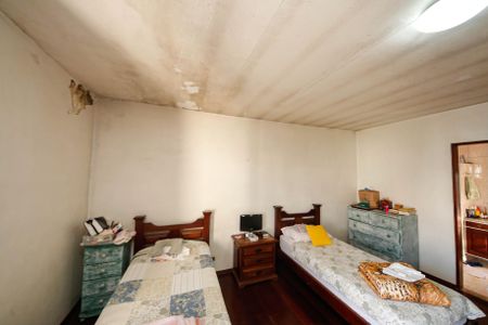 Casa à venda com 200m², 4 quartos e 3 vagas Casa à venda com 200m², 4 quartos e 3 vagasSuíte