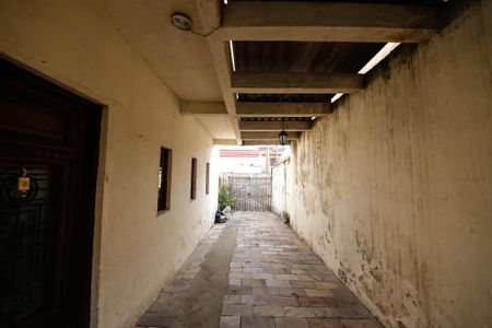 Casa à venda com 200m², 4 quartos e 3 vagas Casa à venda com 200m², 4 quartos e 3 vagasQuintal//Garagem