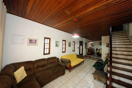 Casa à venda com 200m², 4 quartos e 3 vagas Casa à venda com 200m², 4 quartos e 3 vagasSala de Estar