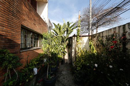 Casa à venda com 200m², 4 quartos e 3 vagas Casa à venda com 200m², 4 quartos e 3 vagasQuintal