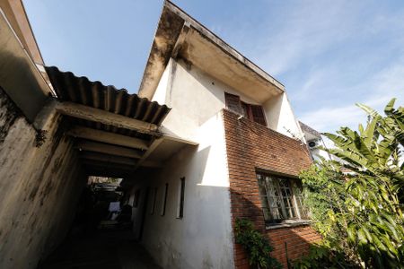 Casa à venda com 200m², 4 quartos e 3 vagas Casa à venda com 200m², 4 quartos e 3 vagasFachada