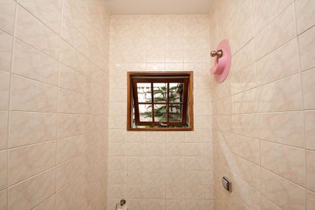 Casa à venda com 200m², 4 quartos e 3 vagas Casa à venda com 200m², 4 quartos e 3 vagasLavabo