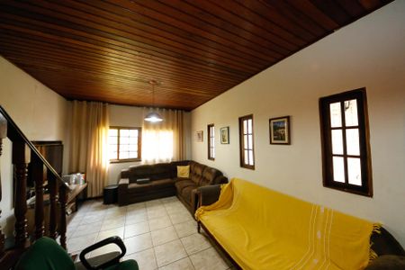 Casa à venda com 200m², 4 quartos e 3 vagas Casa à venda com 200m², 4 quartos e 3 vagasSala de Estar