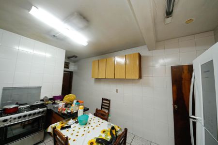 Casa à venda com 200m², 4 quartos e 3 vagas Casa à venda com 200m², 4 quartos e 3 vagasCozinha